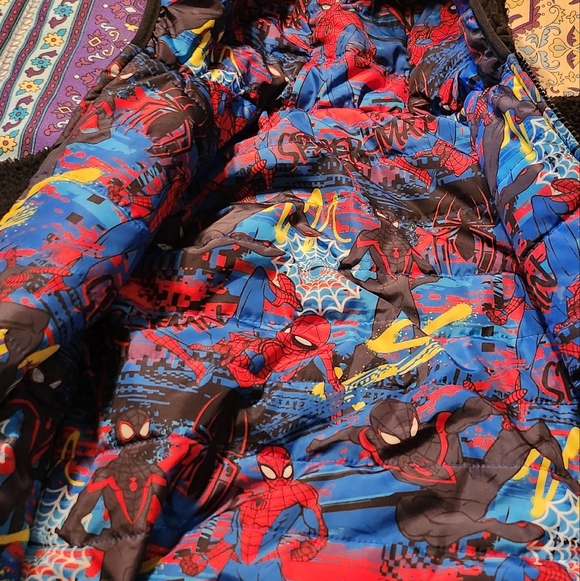 Reversible Spiderman coat - Picture 2 of 4